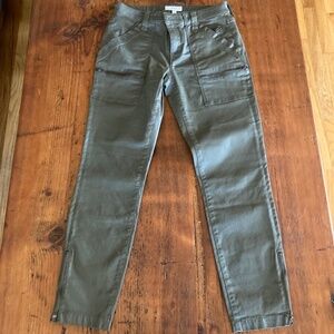 Joie Park Pants Size 27 Green Color, Cargo Pockets, Flap Back Pockets Coated